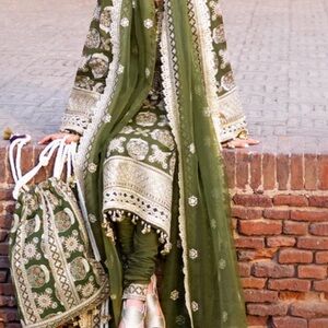 New 3 piece laxuary lawn mat Pakistani lawn salwarkameez cl